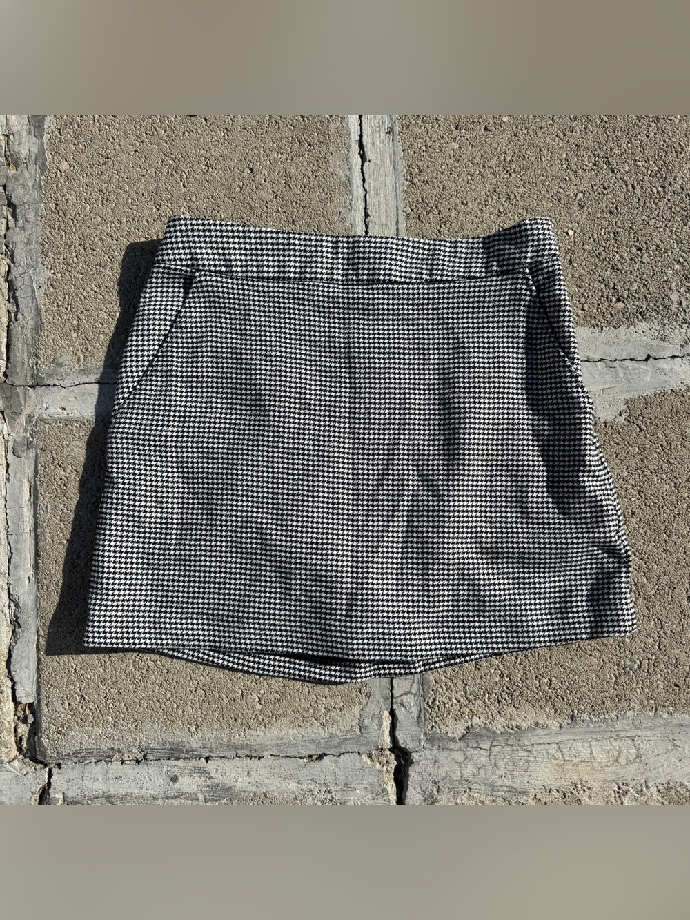 Abercrombie & Fitch Houndstooth Black & White Mini Skirt